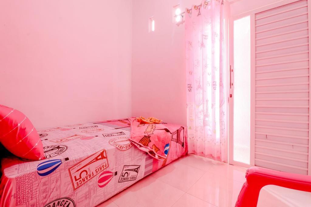 Pinky Guest House Syariah Kota Batu Eksteriør bilde