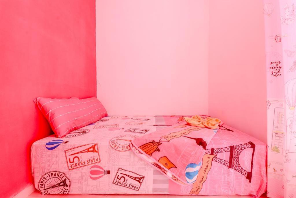Pinky Guest House Syariah Kota Batu Eksteriør bilde