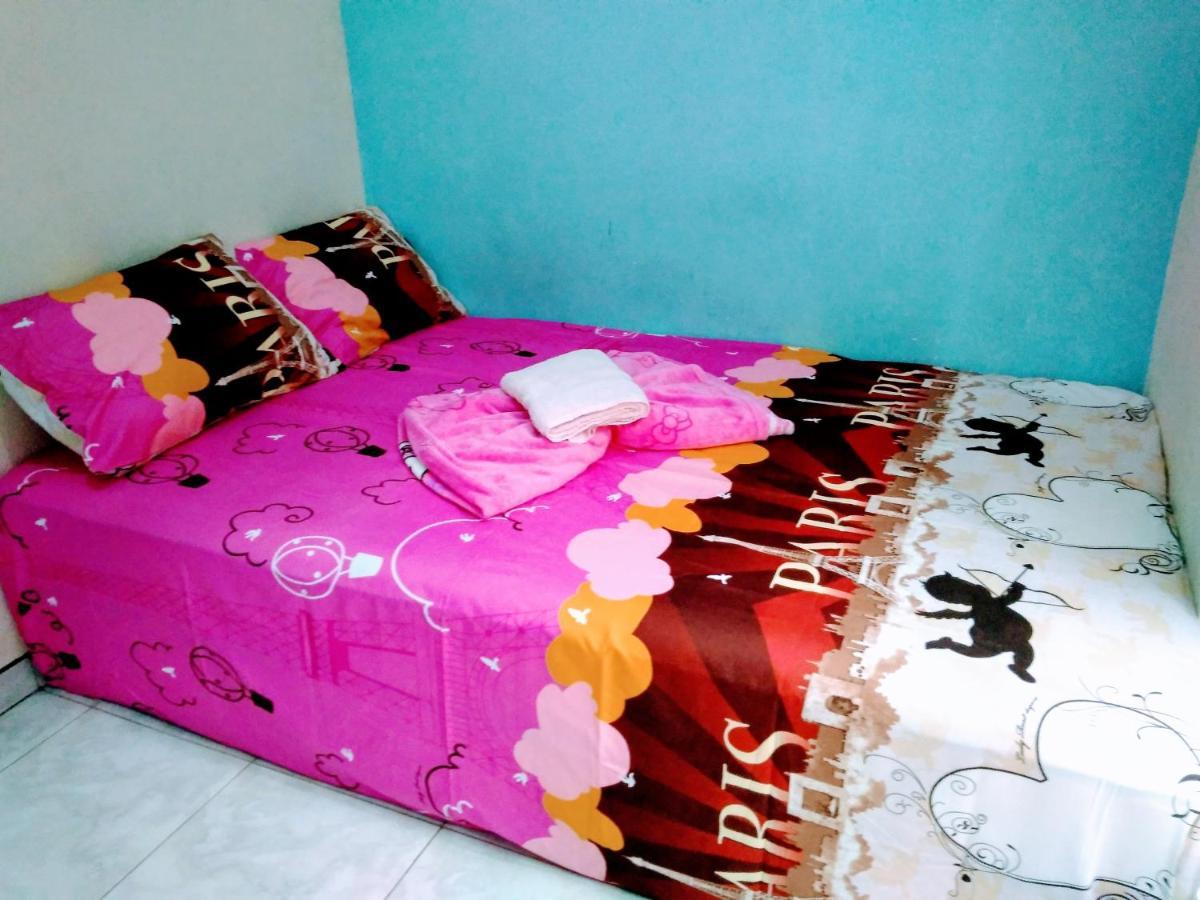 Pinky Guest House Syariah Kota Batu Eksteriør bilde