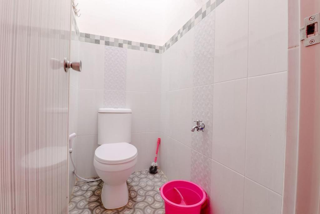 Pinky Guest House Syariah Kota Batu Eksteriør bilde
