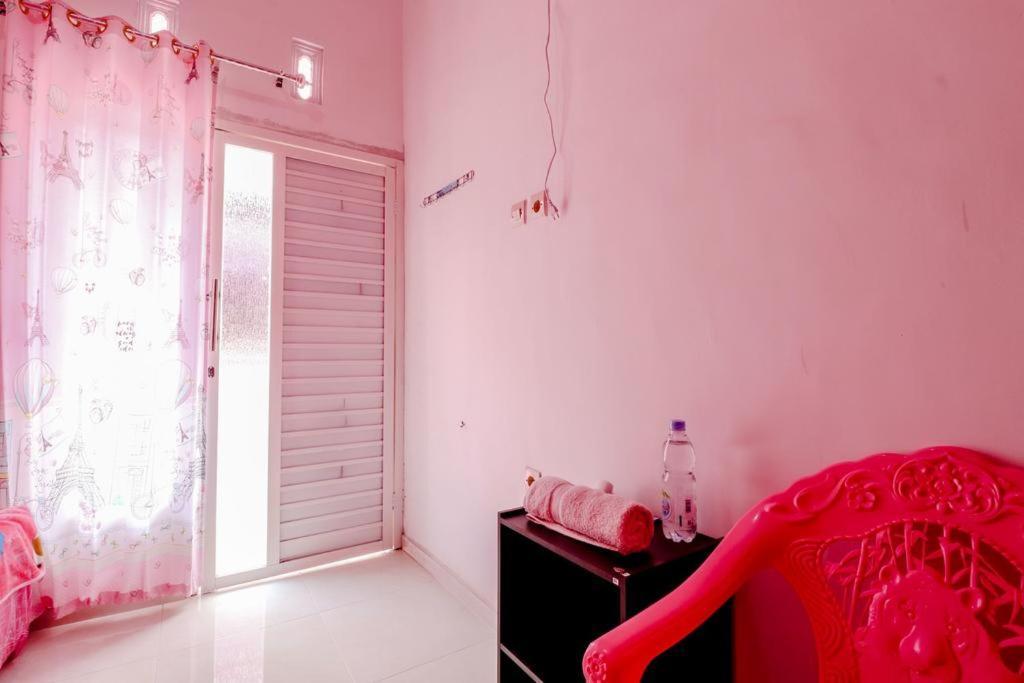 Pinky Guest House Syariah Kota Batu Eksteriør bilde