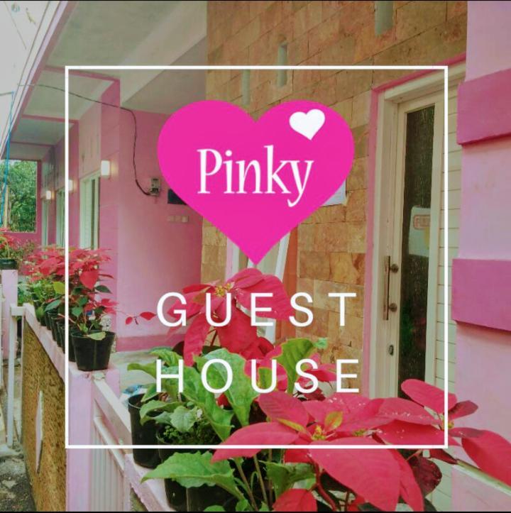 Pinky Guest House Syariah Kota Batu Eksteriør bilde