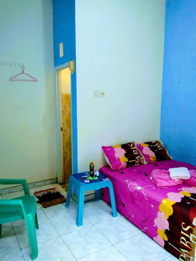 Pinky Guest House Syariah Kota Batu Eksteriør bilde